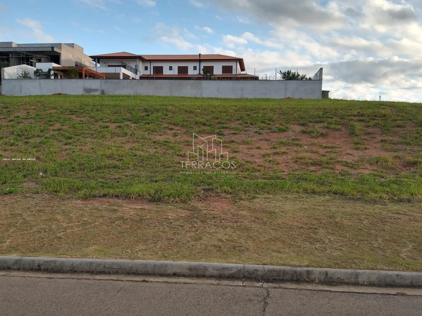 LOTE ALTO PADRÃO-COND. FAZENDA SERRA AZUL-800 M²- ITUPEVA/SP