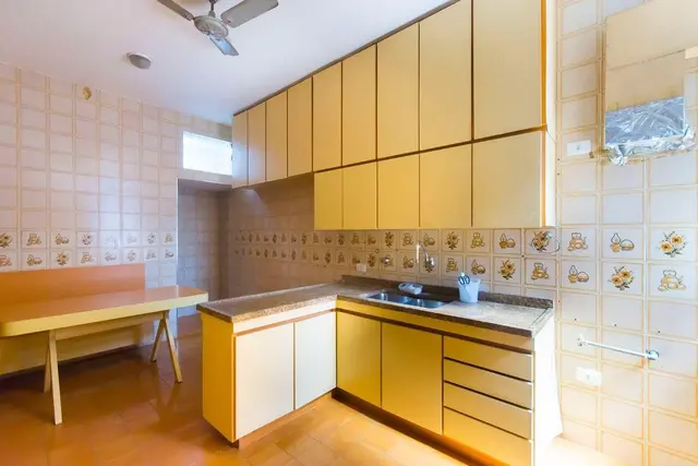Vende casa terrea - Indianópolis - São Paulo / SP.
