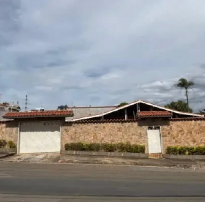 CASA 4 DORMITÓRIOS/1 SUÍTE EM 696 M² DE TERRENO - JUNDIAÍ/SP