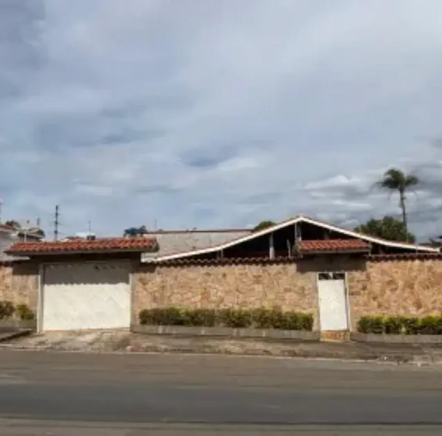 CASA 4 DORMITÓRIOS/1 SUÍTE EM 696 M² DE TERRENO - JUNDIAÍ/SP