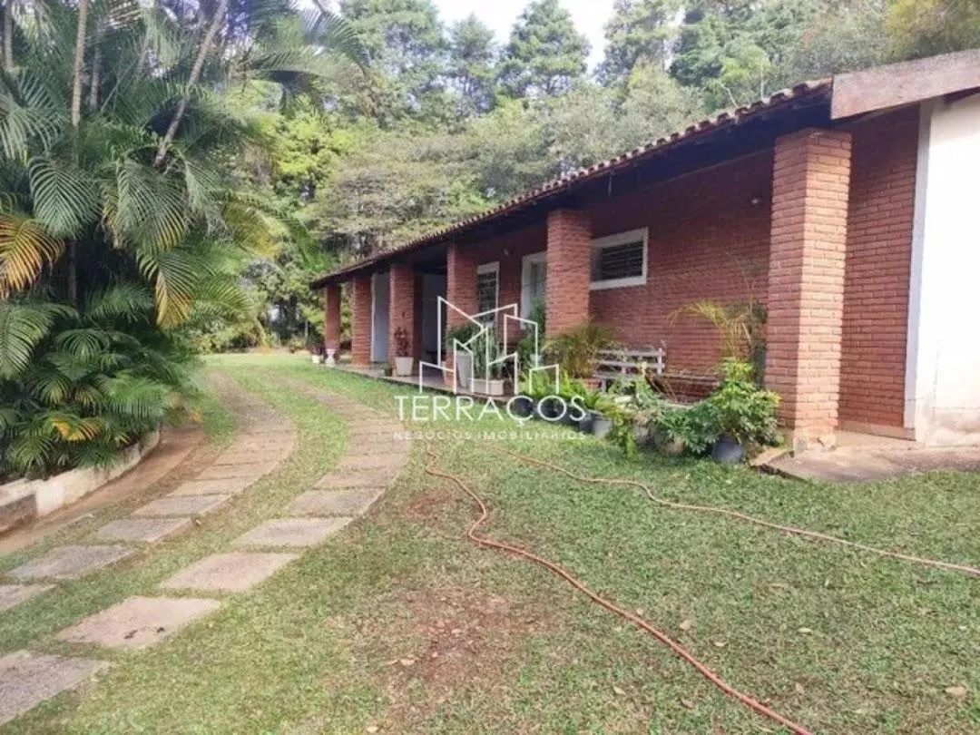 CONFORTÁVEL CASA DE CHÁCARA À VENDA À POUCOS MINUTOS DO MAXI SHOPPING EM JUNDIAÍ SP — foto 2
