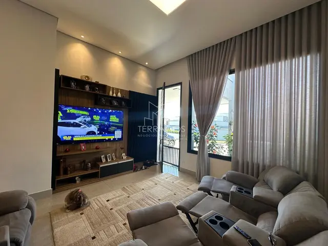 CASA À VENDA OU PERMUTA COM 3 DORMITÓRIOS, COM PISCINA NO CONDOMÍNIO PHYTUS - CABREÚVA/SP